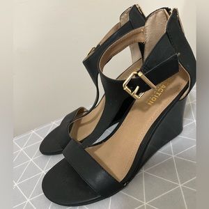 Kenneth Cole “Ava Brave” T-Strap Wedge Sandals